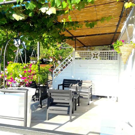 Apartamento Sun House Brzac Exterior foto