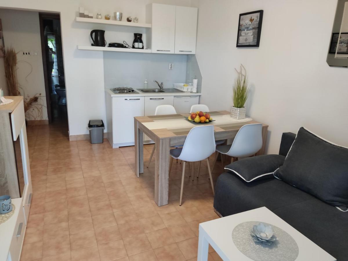 Apartamento Sun House Brzac Exterior foto